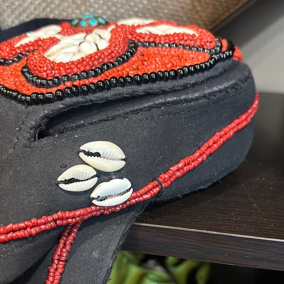 Red and Black Crossbody Bag with Floral Embroidery - Picture 3 of 8